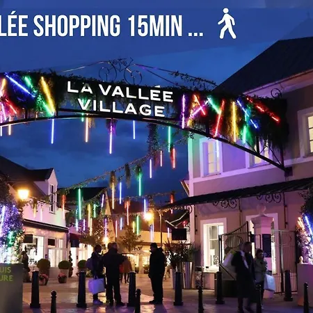 M2 Disney Home Hyper Centre Montévrain Extérieur photo